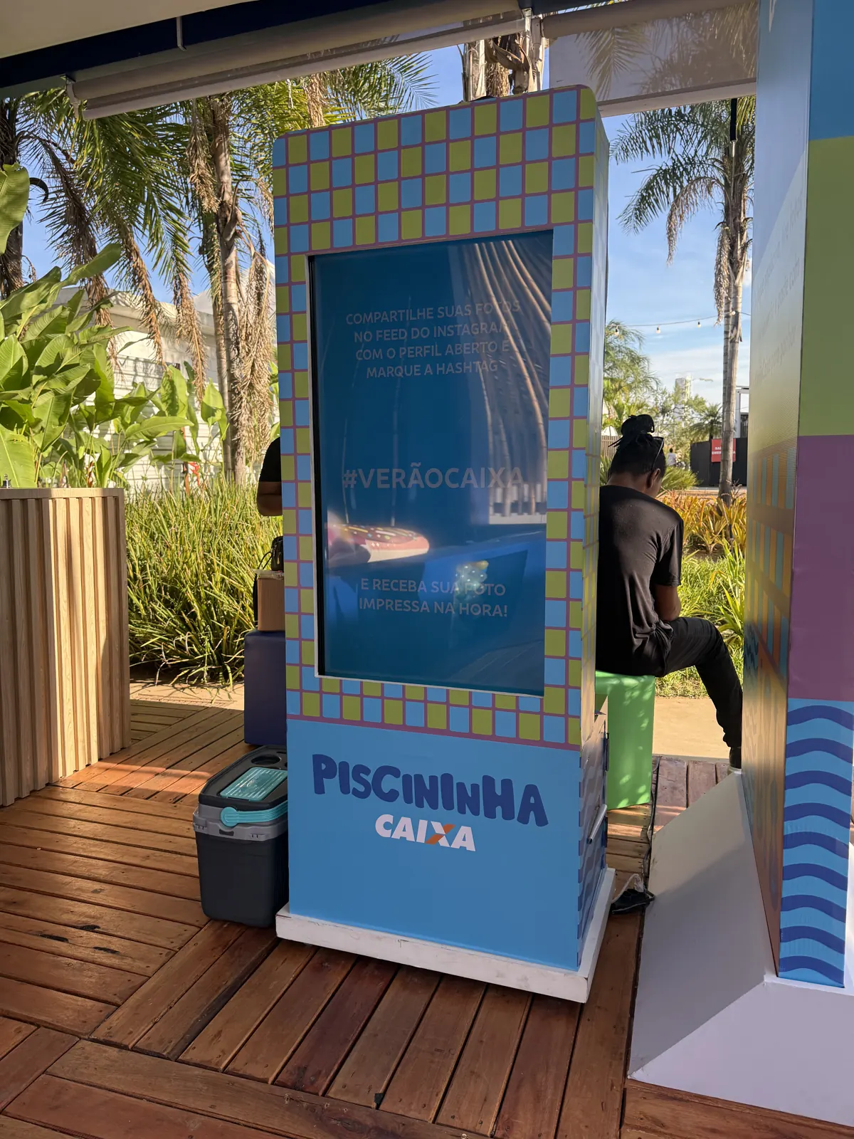 Totem 40" em evento — CAIXA