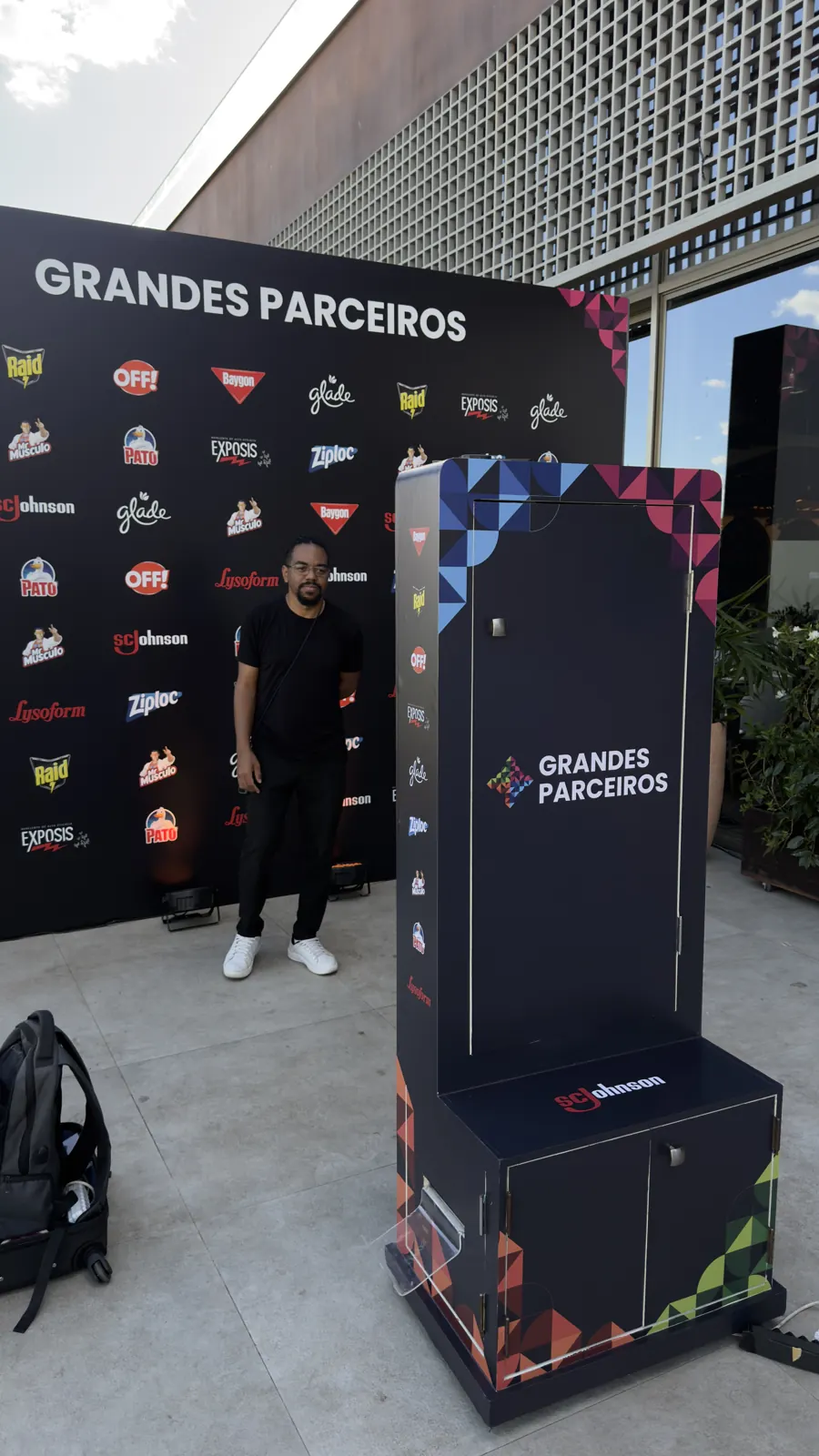 Totem 40" em evento — Grandes Parceiros