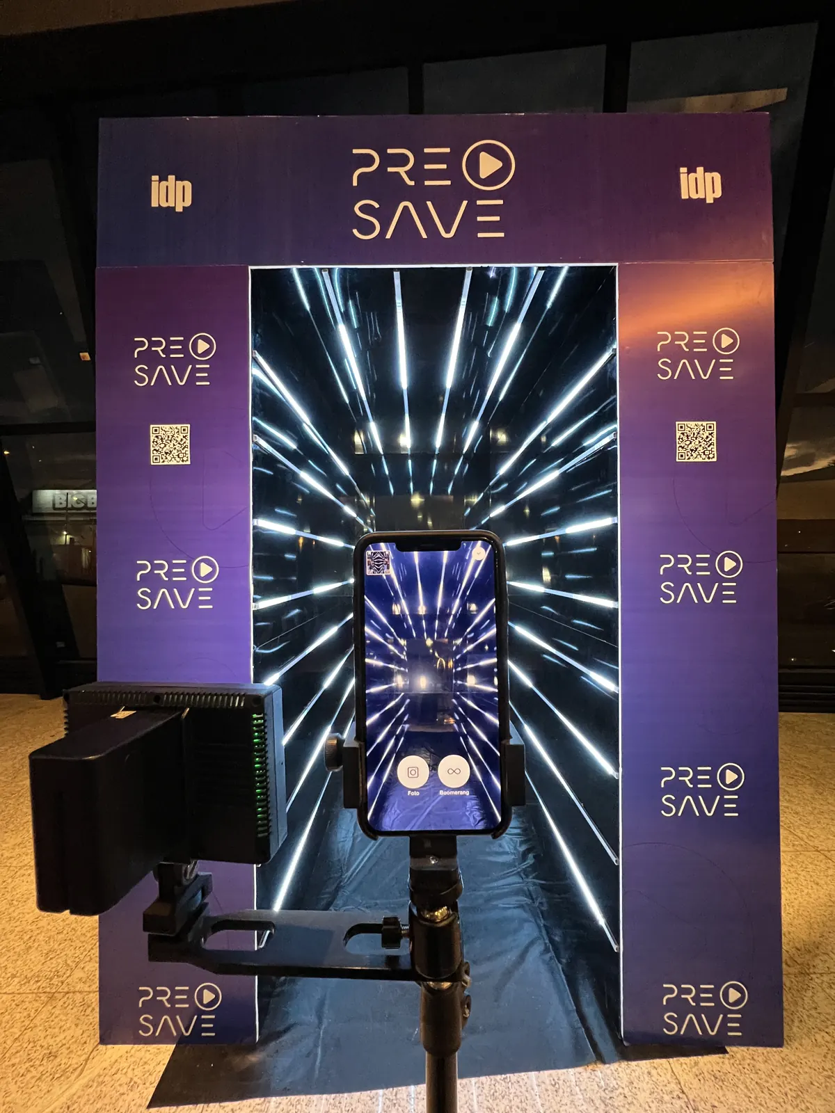 Túnel Infinity em evento — Pré-Save
