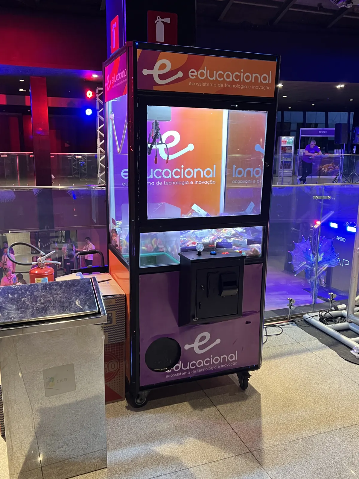 Grua de brindes em evento — SESI