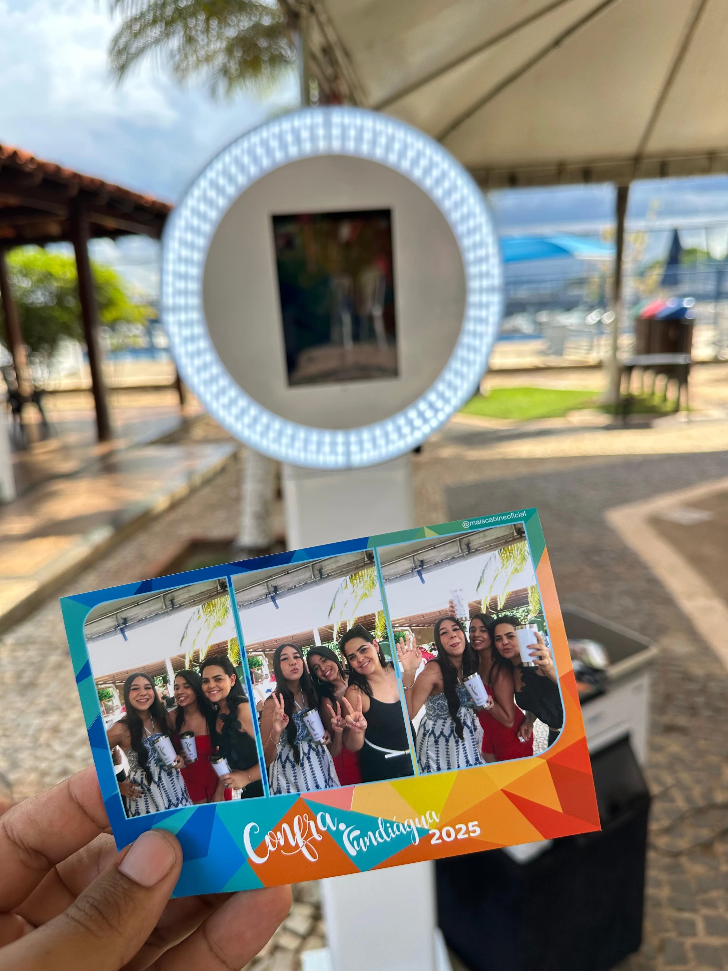 Equipe da Mais Intterativa operando ativação em evento
